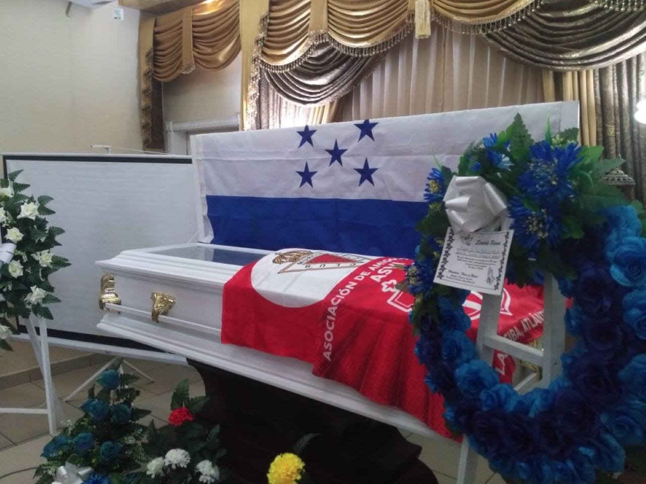 Honduras da el último adiós al Macho Figueroa y lo despide con la bandera del Murcia de España