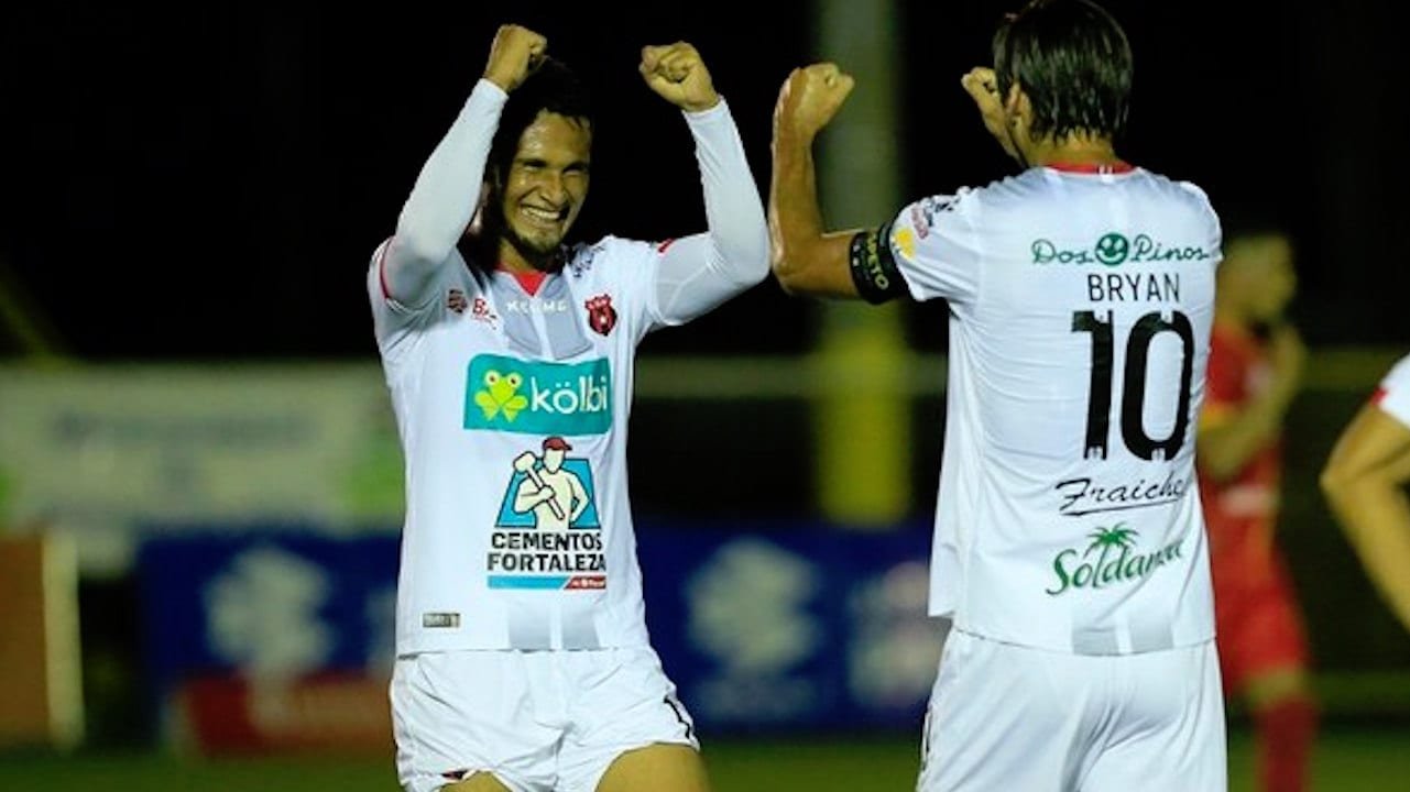 Bryan Ruiz pide a Alex López seguir en la LDA: 'Ojalá se quede  para montar la fiesta'