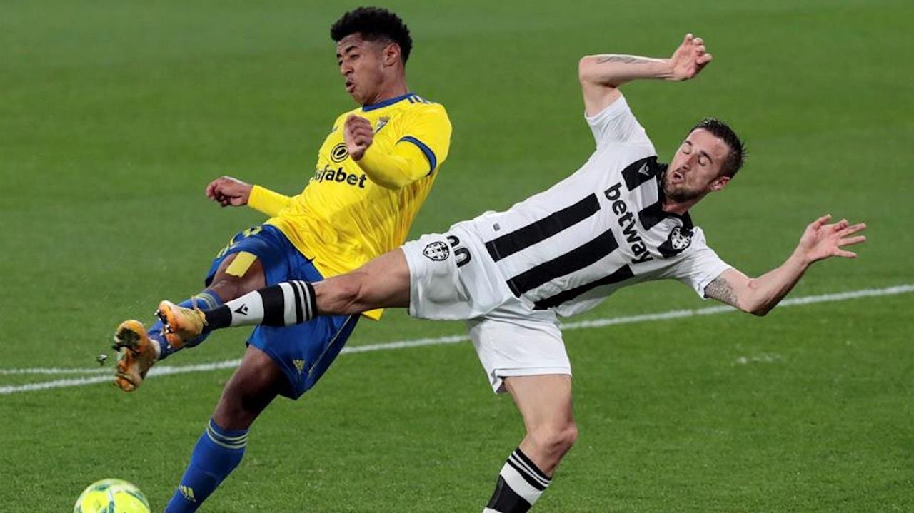 Con Choco Lozano de titular, Cádiz empató 2-2 ante el Levante en LaLiga
