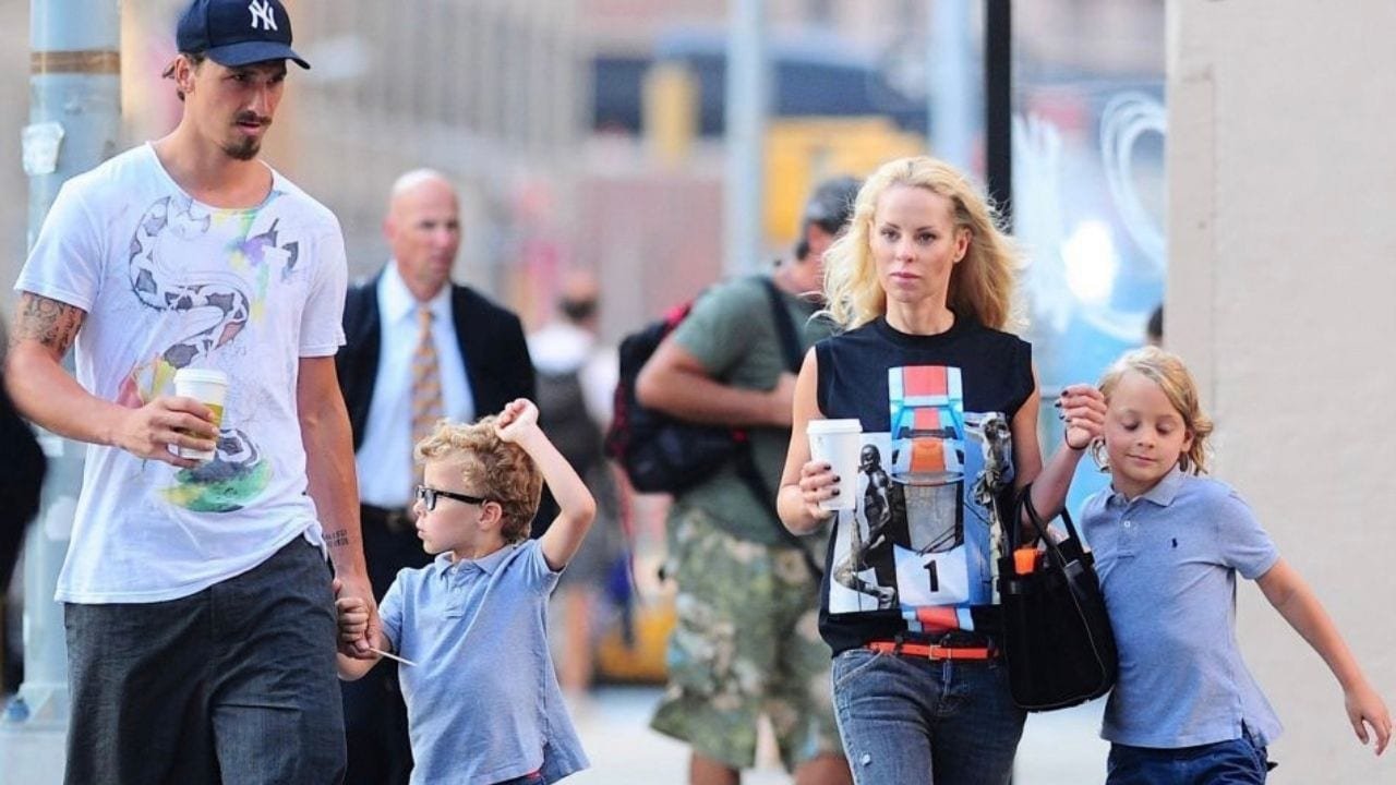 La pareja de Ibrahimovic confiesa que no es fácil vivir con el jugador 'ni con ella'