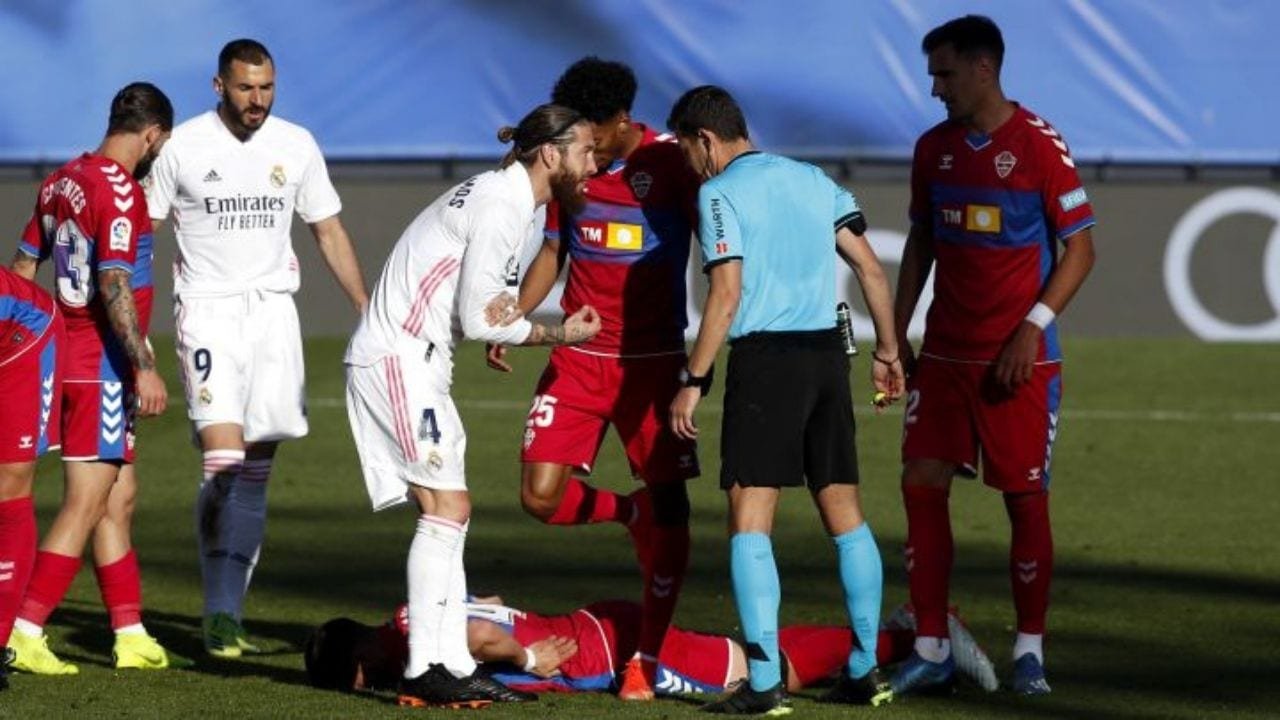 Video: Sergio Ramos se vuelve loco por penalti que no le pitaron a Real Madrid