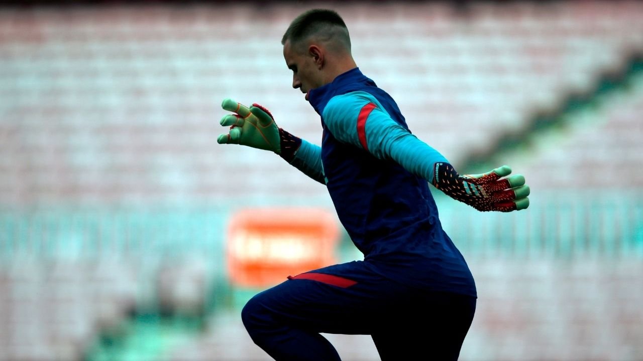 Ter Stegen es operado de la rodilla derecha y este será el tiempo que estará fuera de las canchas
