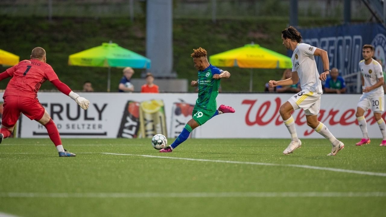 Obregón le 'robó' un gol a su compañero y anota con el Hartford Athletic en la USL