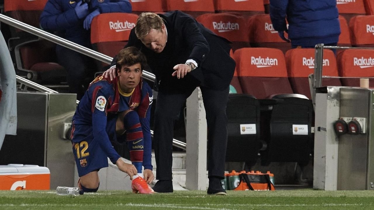 Mira la reacción de Riqui Puig después de que le preguntarán sobre la salida de Koeman