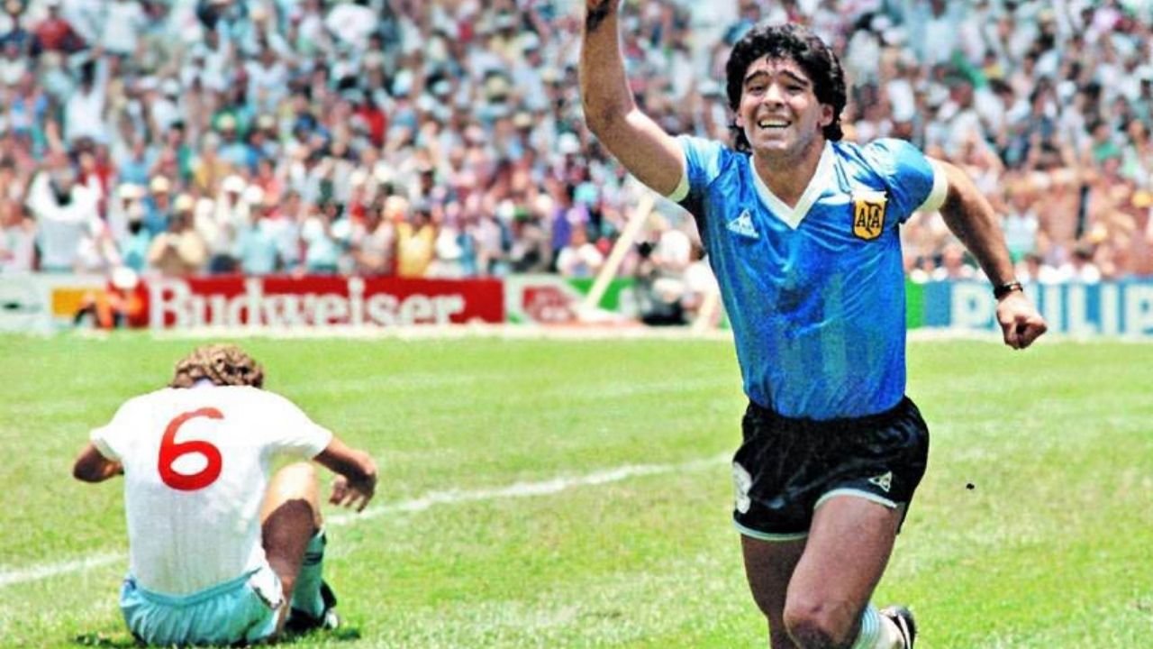 Hijos de Diego Maradona subastarán algunos bienes 'excéntricos' del diez