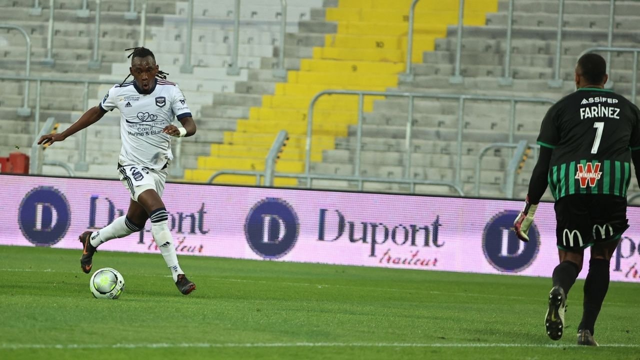 Alberth Elis anota golazo en derrota del Girondins en su visita ante el Lens por la fecha 24 de la Ligue One