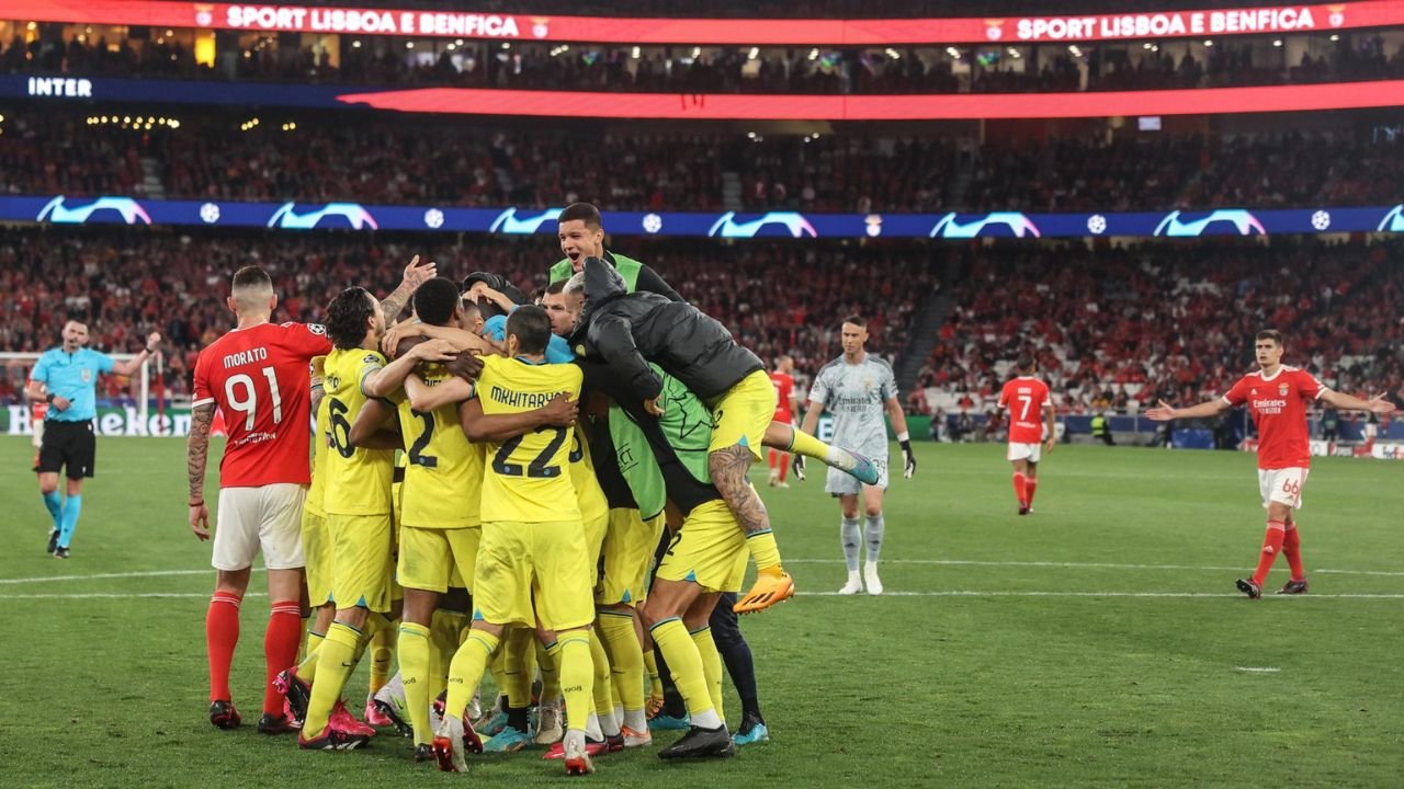 Inter le pegó al Benfica de visita y pone un pie en semifinales de Champions League