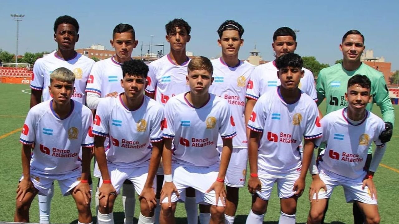 Olimpia sueña con un nuevo título al instalarse en semifinales de torneo en España