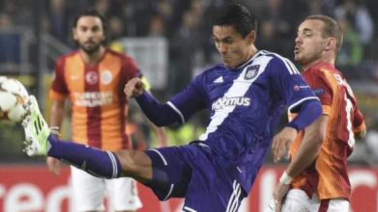 Video: El día que Andy Najar sacó a 'bailar' a Wesley Sneijder en un partido de Champions