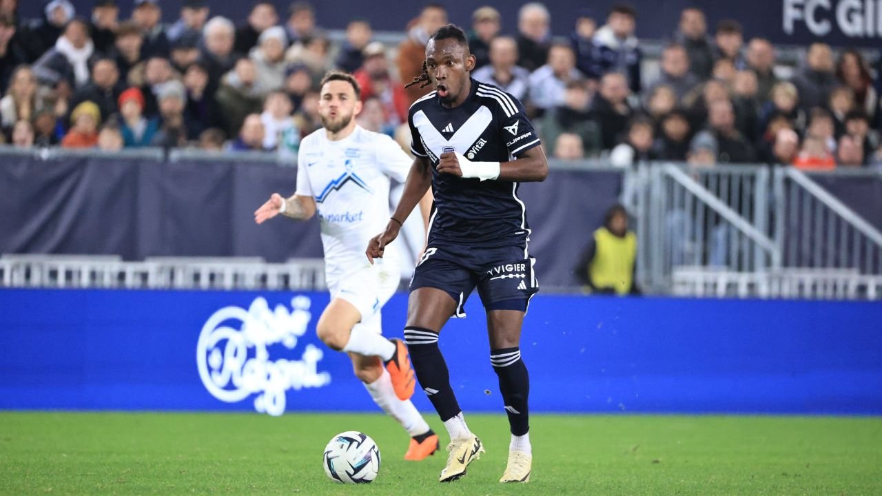 Alberth Elis se luce con asistencia en victoria del Burdeos