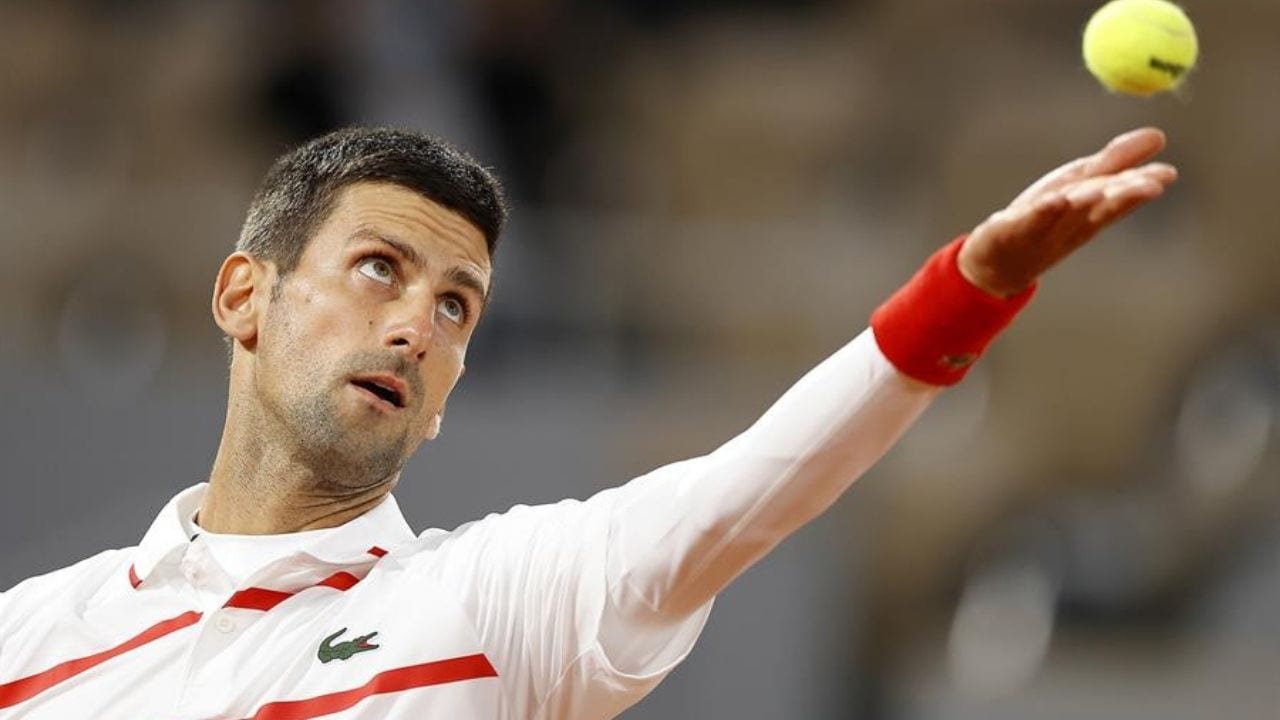 Djokovic debutó en el Roland Garros confirmando que es uno de los favoritos