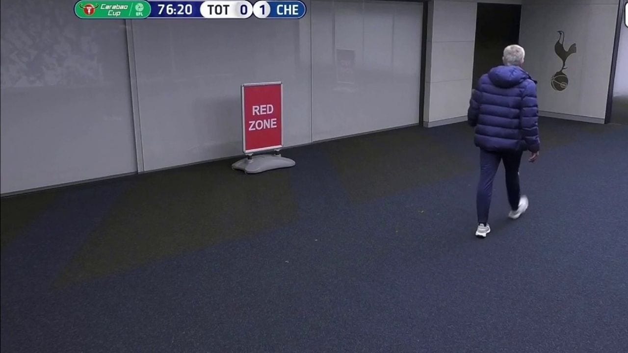 Mourinho corrió a sacar del baño a Eric Dier en partido de la Capital One Cup