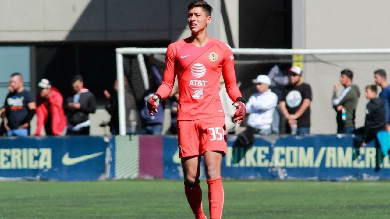 ¡Al estilo potra! El portero suplente del América llega minutos antes del juego... Conoce la razón