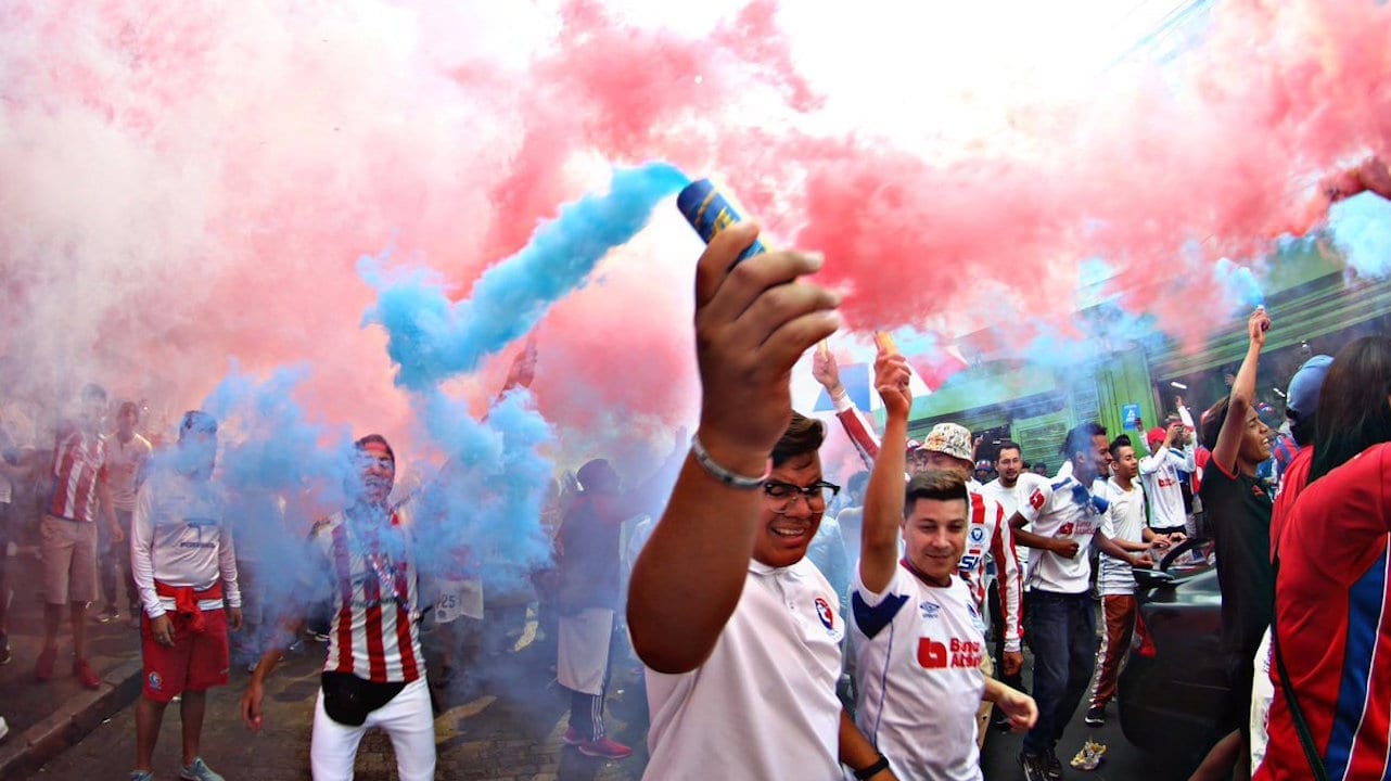 Miembros de la Ultra Fiel no quieren dejar solo al Olimpia ante el Real España y anuncian 'banderazo'