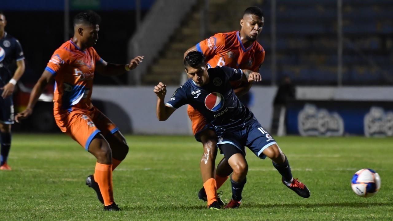 ¡Paternidad Azul! Motagua sufre pero vence a la UPN en el inicio del torneo Apertura