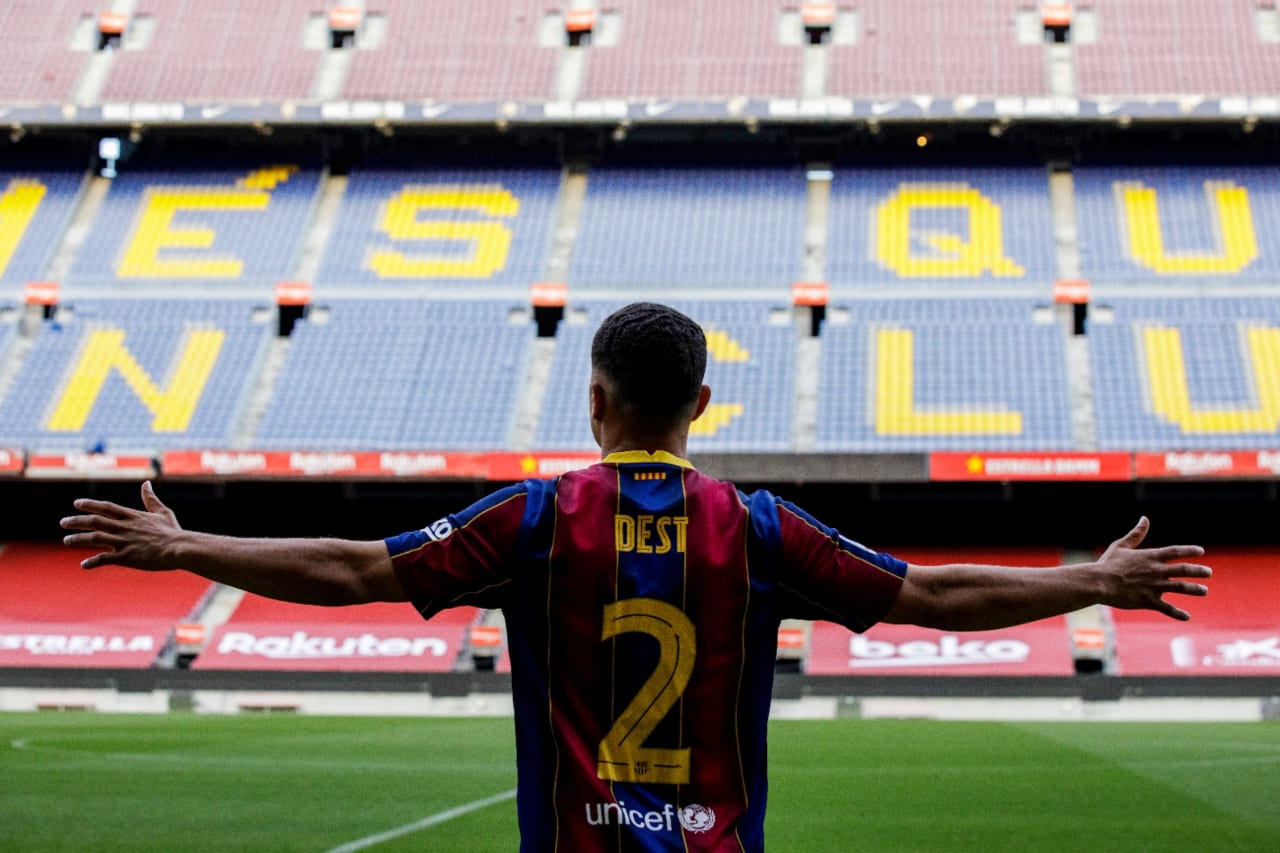 Estadounidense Sergiño Dest es oficialmente nuevo jugador del FC Barcelona