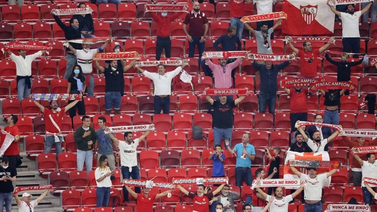 UEFA permitirá estadios con 30 por ciento de aficionados a equipos cuando jueguen de local