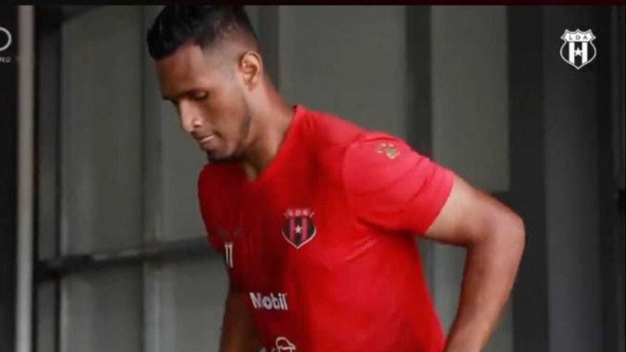Suspenden partido del Alajuela de Alex López por incumplimiento de medidas de bioseguridad