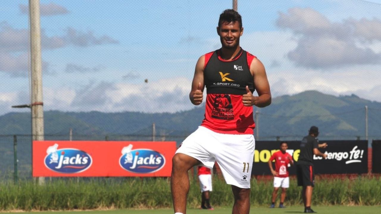 Alex López y el Alajuela regresaron a los entrenamientos pensando en Liga Concacaf