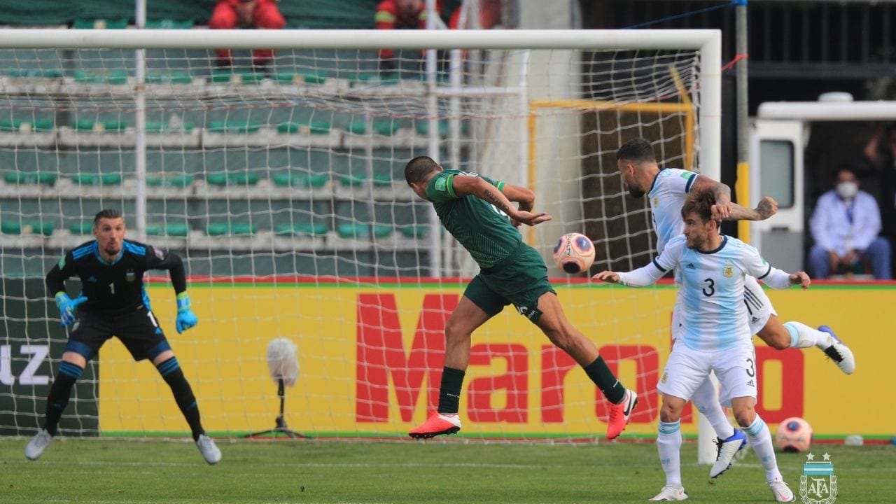 Argentina sufre pero consigue tres puntos en su visita a Bolivia