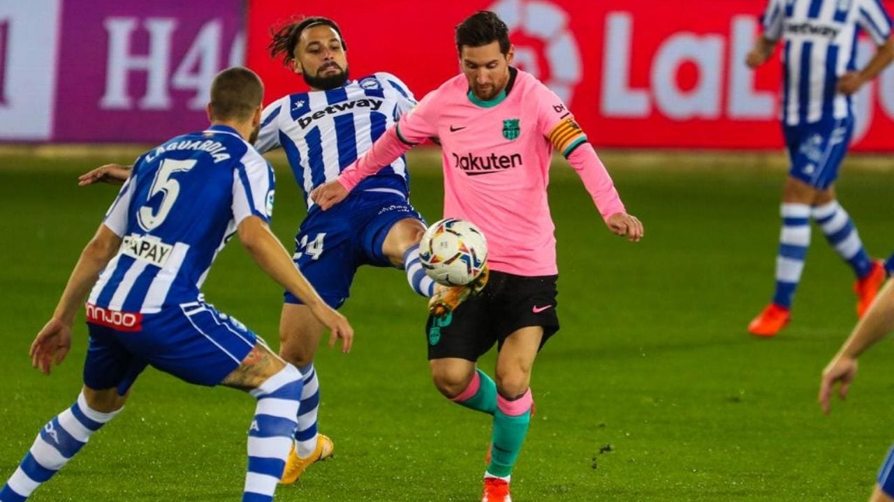 Barcelona rescata un punto en su visita al Deportivo Alavés y sigue en la mitad de la tabla