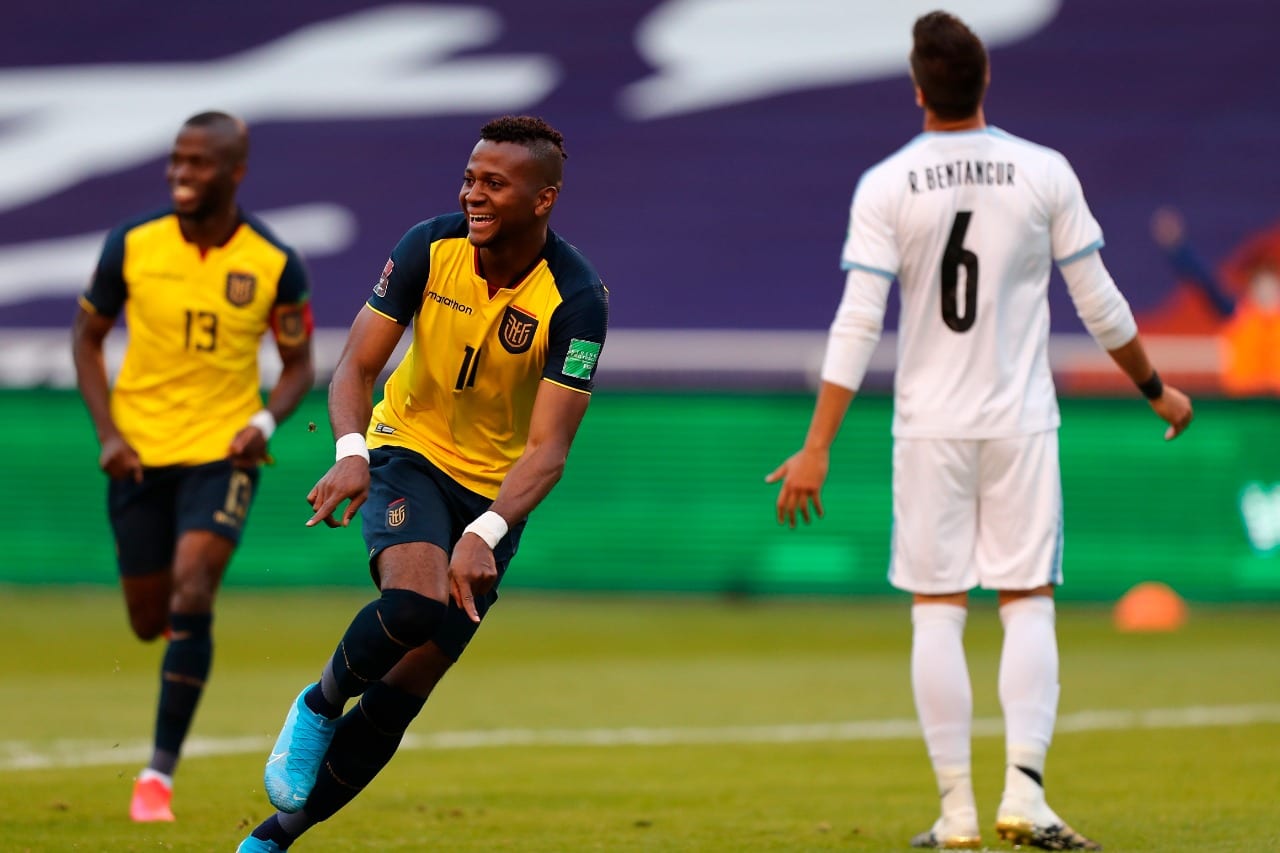 Ecuador golea a Uruguay y consigue sus primeros tres puntos en la Eliminatoria Conmebol