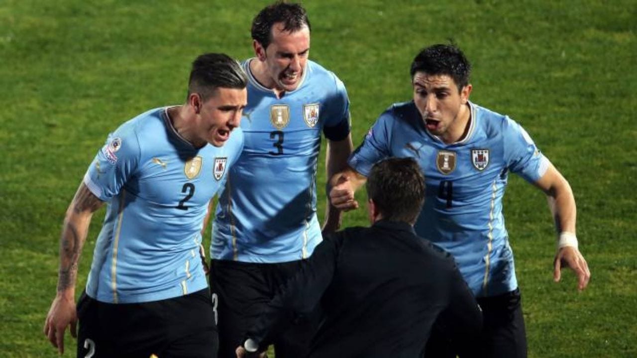 Exseleccionado uruguayo publicó por error foto desnudo y pide disculpas a sus seguidores