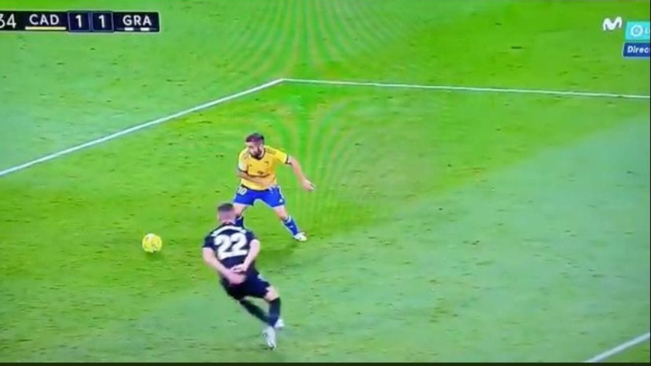 El 'penal' que no le marcaron al Cádiz que pudo significar la victoria del equipo del Choco Lozano