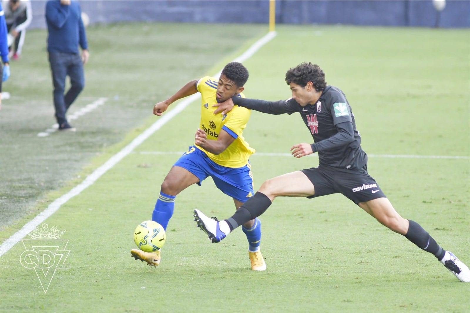 Con Choco Lozano en la cancha, Cádiz sacó un punto de local al empatar 1-1 ante el Granada