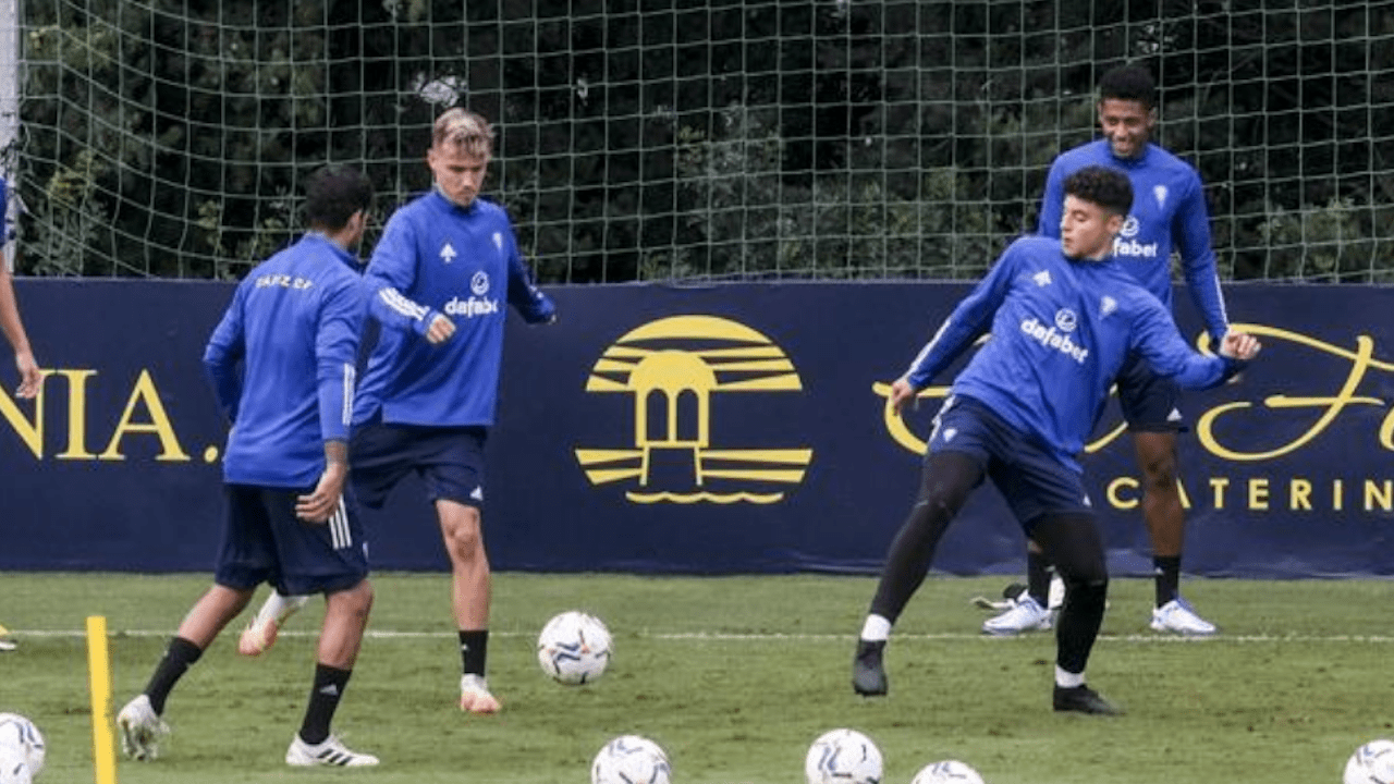 Choco Lozano regresa a los entrenamientos del Cádiz luego de salir por lesión en el duelo ante el Real Madrid