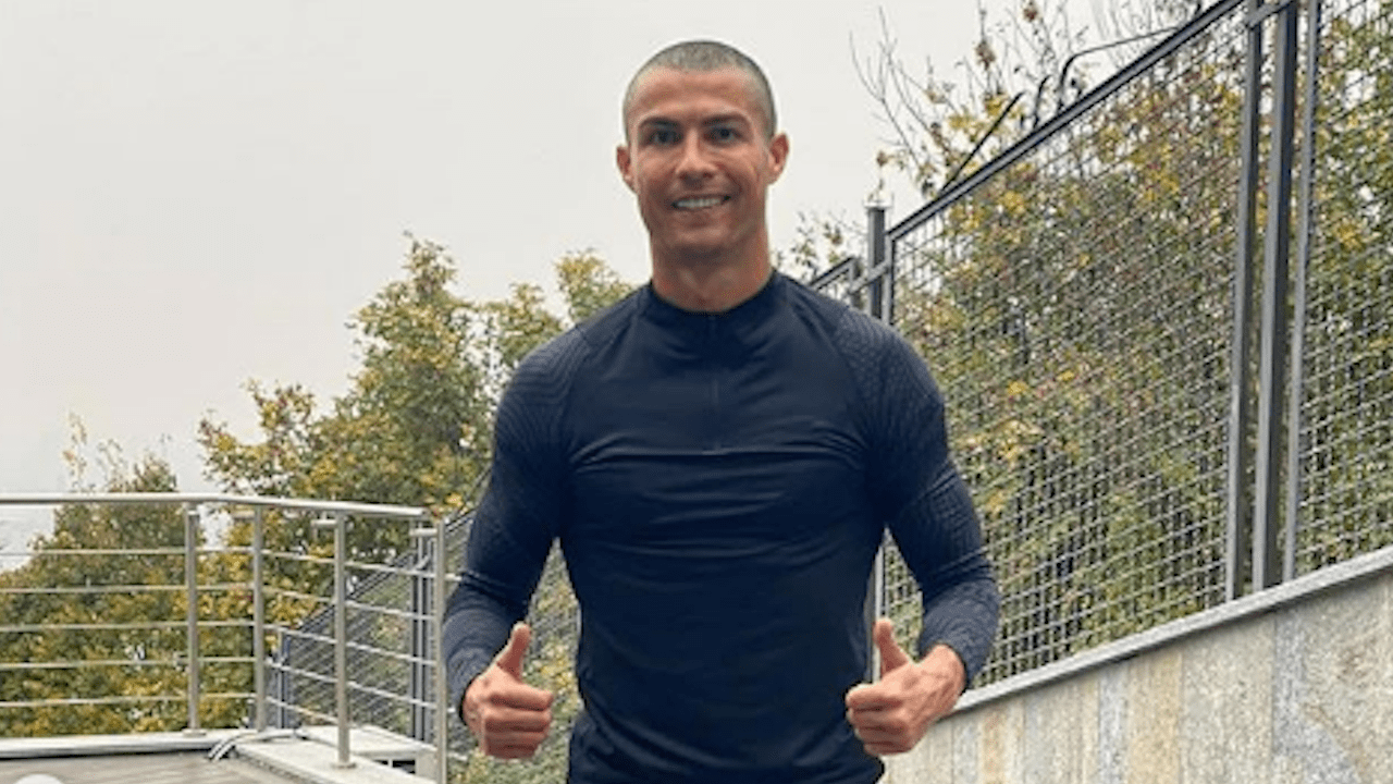 Entrenando y con nuevo look: así sobrelleva el confinamiento Cristiano Ronaldo tras dar positivo de covid-19