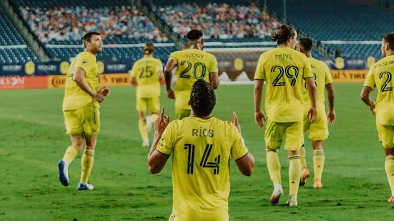 El golazo del Nashville en el triunfo 3-0 frente al Dallas de Bryan Acosta en la MLS