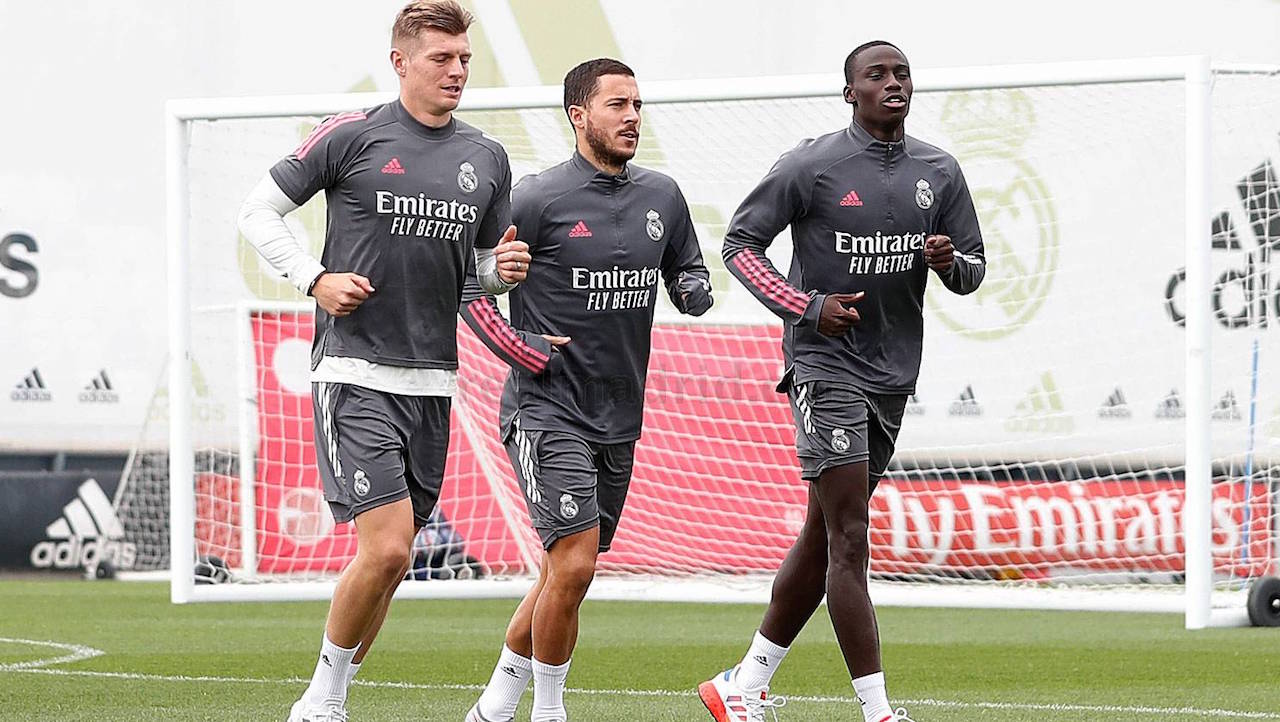 Eden Hazard entra en la convocatoria para el juego ante el Moenchengladbach de Champions League