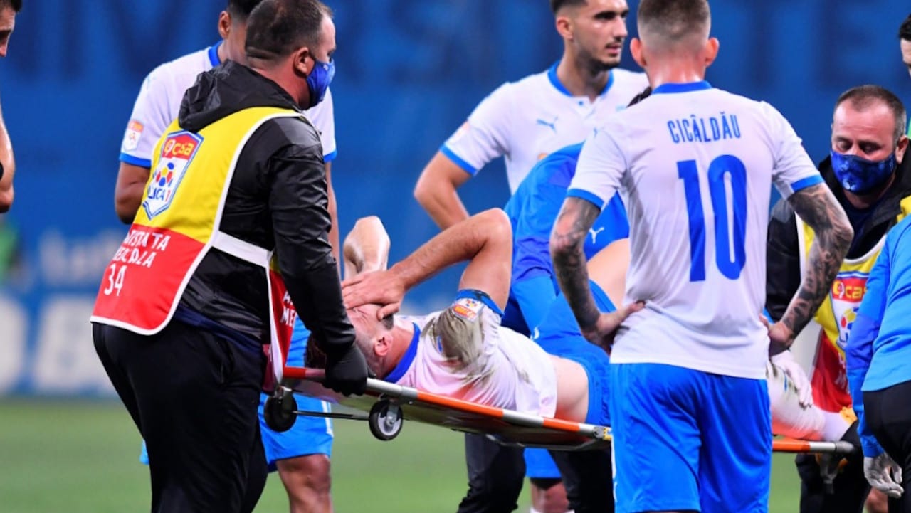 Los dramáticos gritos de Elvir Koljic tras sufrir impactante lesión en futbol de Rumania