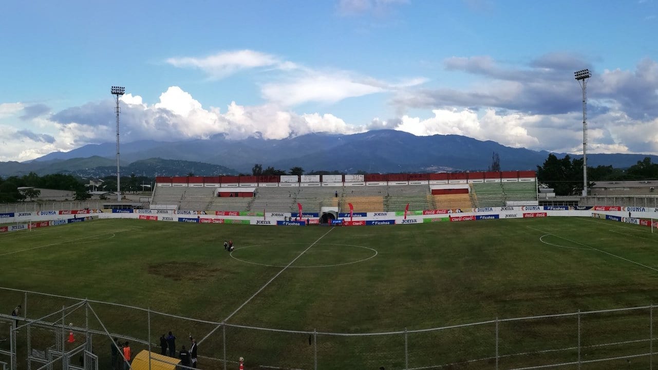 Salvador Nasralla: Canchas y entrenadores de fútbol no le permiten a hondureños ser mejores futbolistas