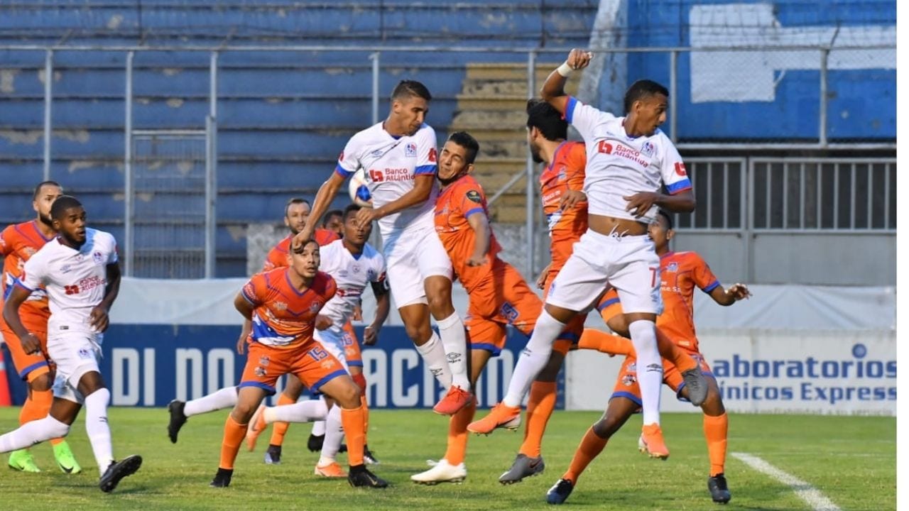 Los Leones sacan un empate amargo contra los Lobos en la previa del Clásico Nacional