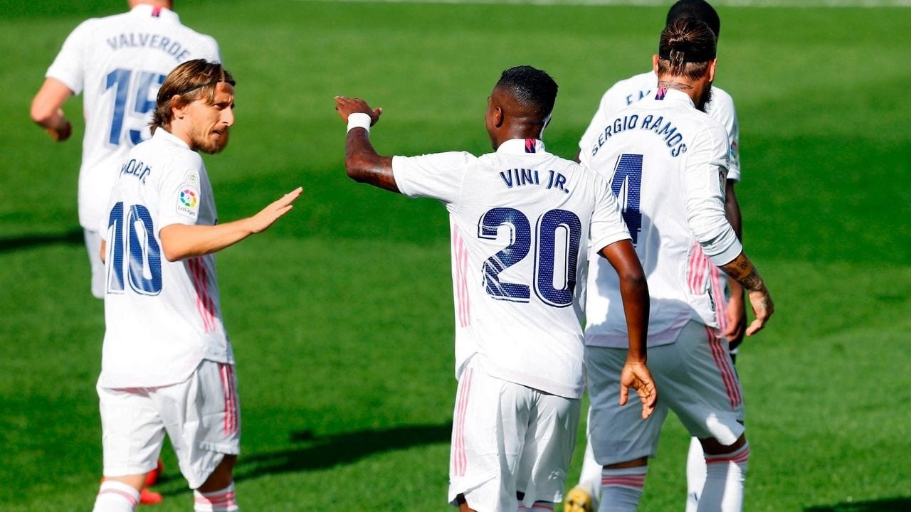 El Real Madrid se pone líder con su triunfo en campo del Levante