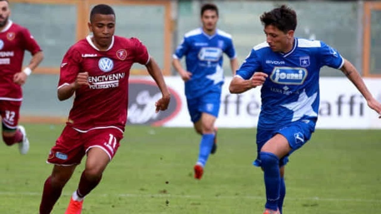 El Reggina de Rigoberto Rivas inundado de coronavirus en Italia