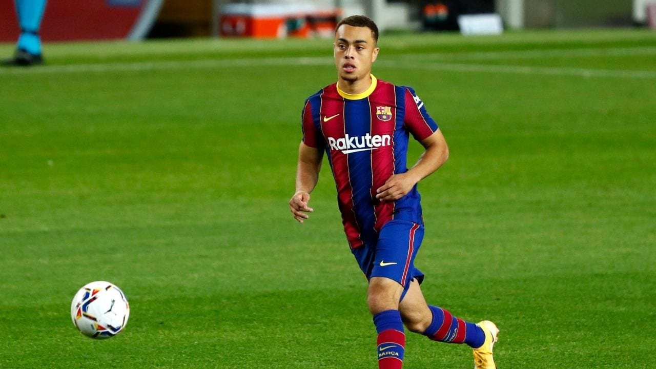 Sergiño Dest hizo historia al convertirse en el primer estadounidense en jugar el clásico español