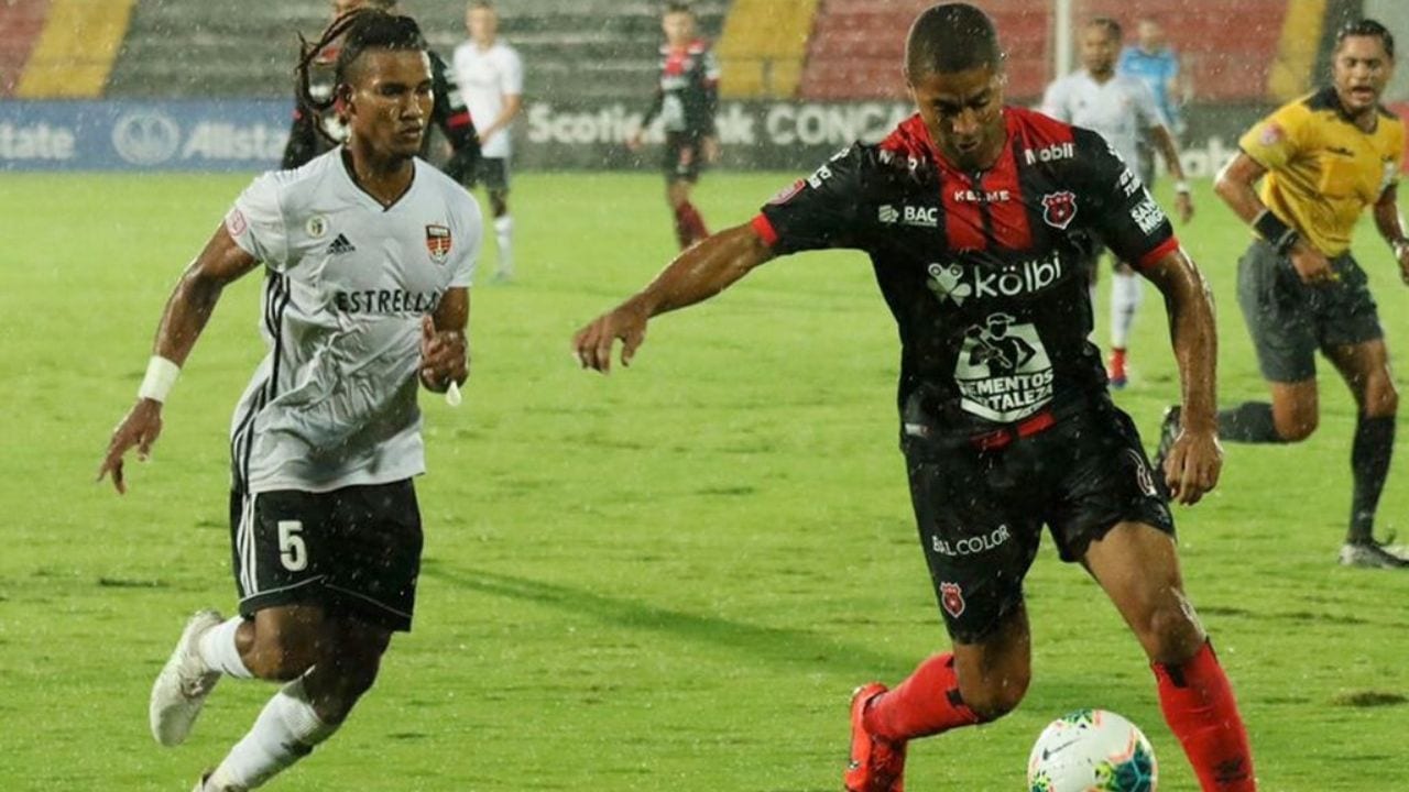 Alajuela avanza en Liga Concacaf con doblete de Álvaro Saborío