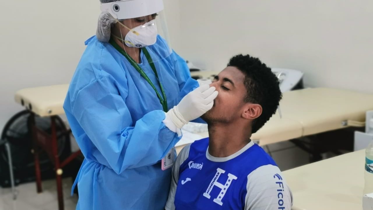 Choco Lozano da positivo por covid-19 y también será baja ante Guatemala