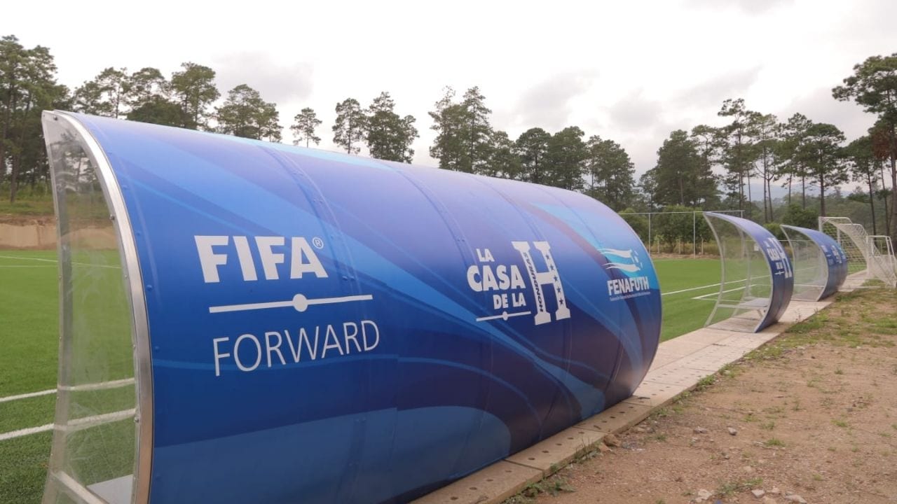 Programa de FIFA reconoce cancha certificada en 'La casa de la H'
