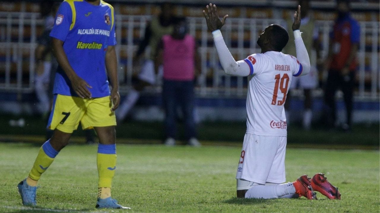 Yustin Arboleda adelanta apuesta del Olimpia ante Motagua en Liga Concacaf