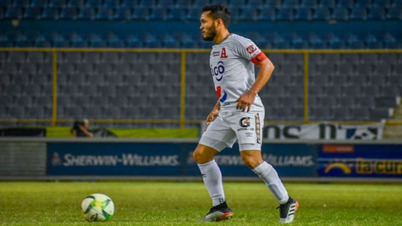 Jugar sin público es como jugar en un hoyo vacío, según jugador del Alianza
