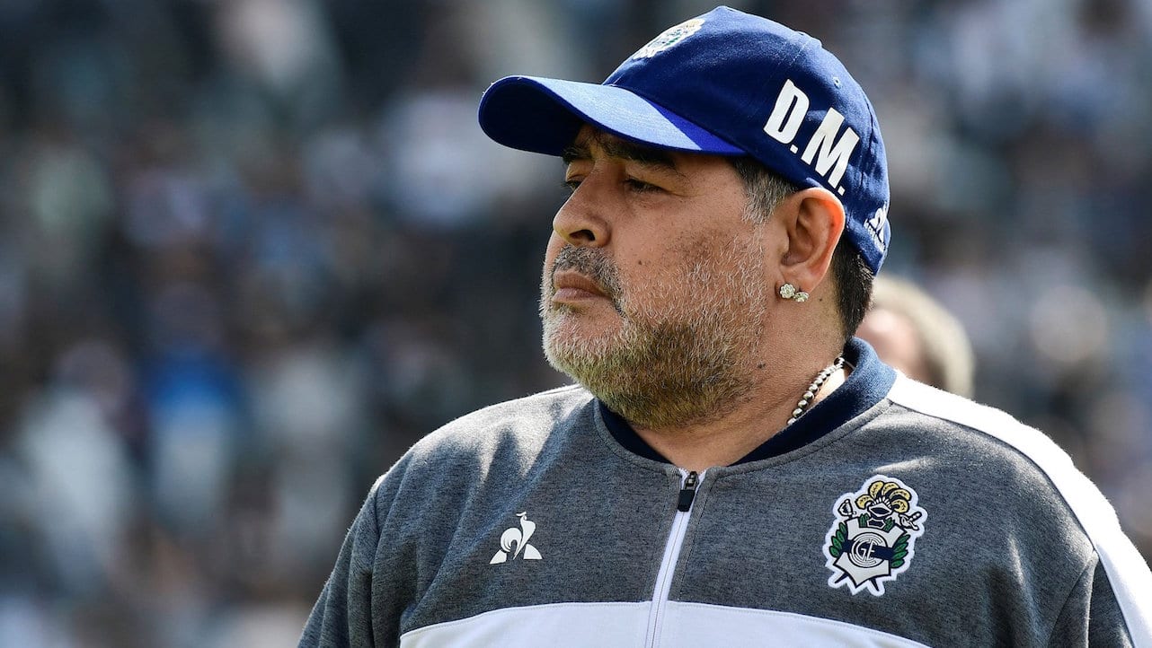 Internan a Diego Maradona porque está "emocionalmente mal"