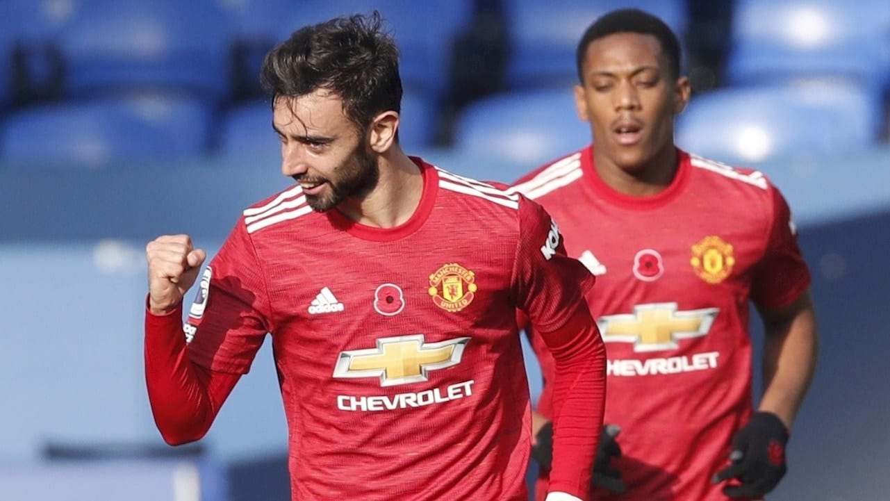 El Manchester United asalta el campo del Everton con doblete de Bruno Fernandes