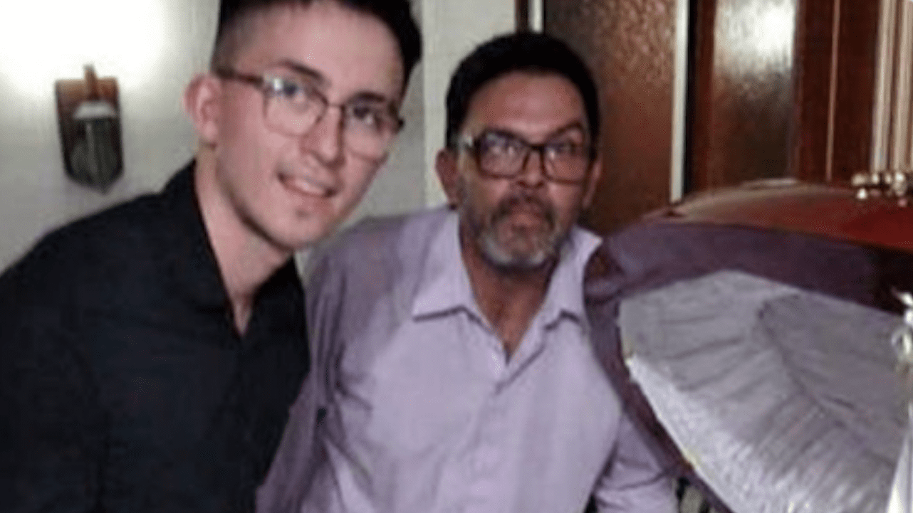 Rompe el silencio uno de los empleados que aparece en una foto con Diego Maradona muerto