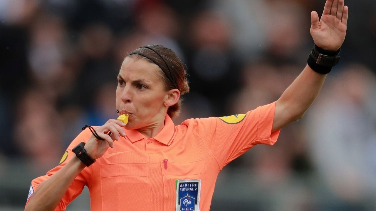 Frappart será la primera mujer que arbitre un partido de la Liga de Campeones