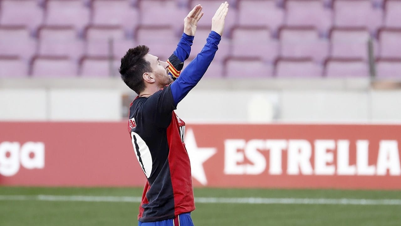 Lionel Messi se pone la 10 de Newell's en su homenaje a Diego Maradona