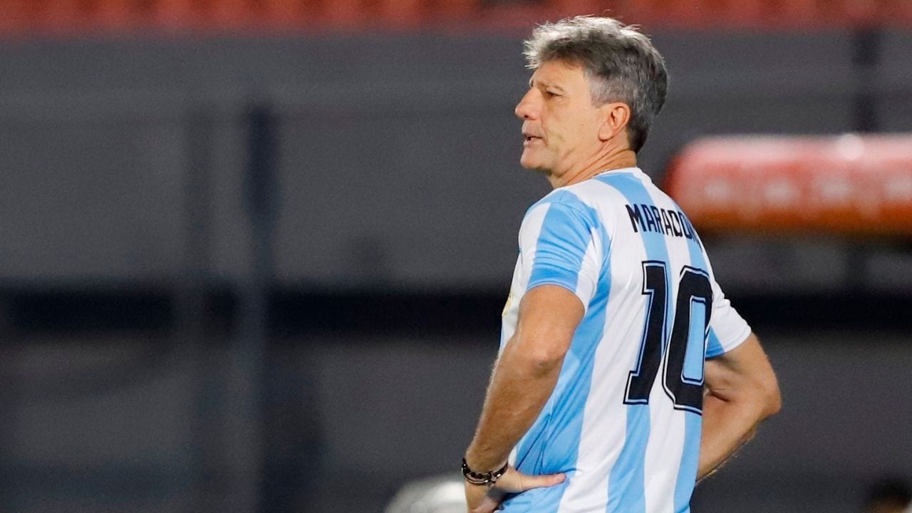 El curioso homenaje del técnico del Gremio para Diego Maradona el día de su velatorio
